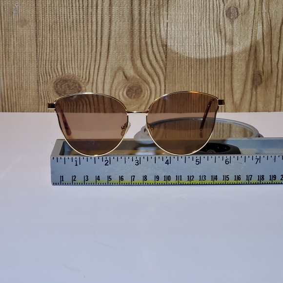 Women's Sunglasses - Picture 6 of 8